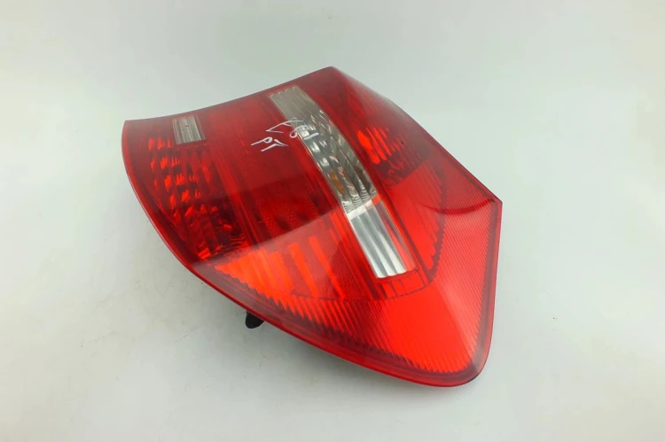 LAMPA PRAWY TYŁ BMW E81 LIFT(2007-2011) 116i N43B20 122KM