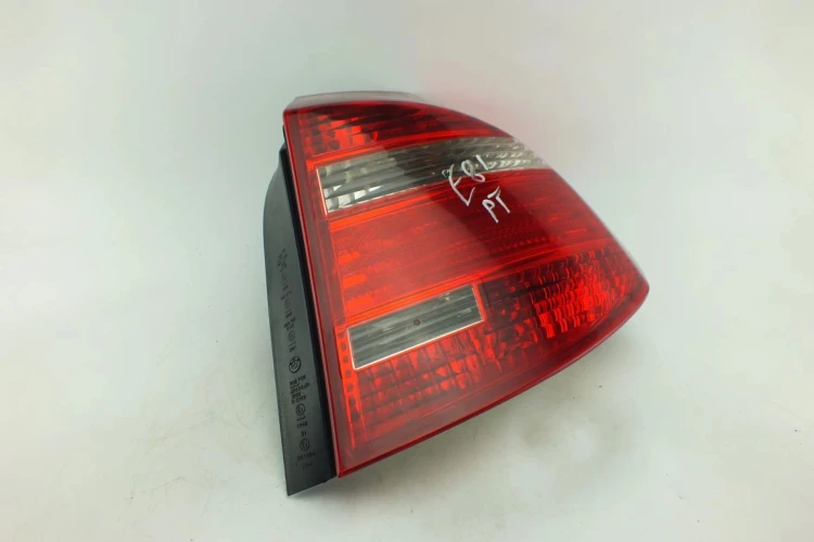 LAMPA PRAWY TYŁ BMW E81 LIFT(2007-2011) 116i N43B20 122KM