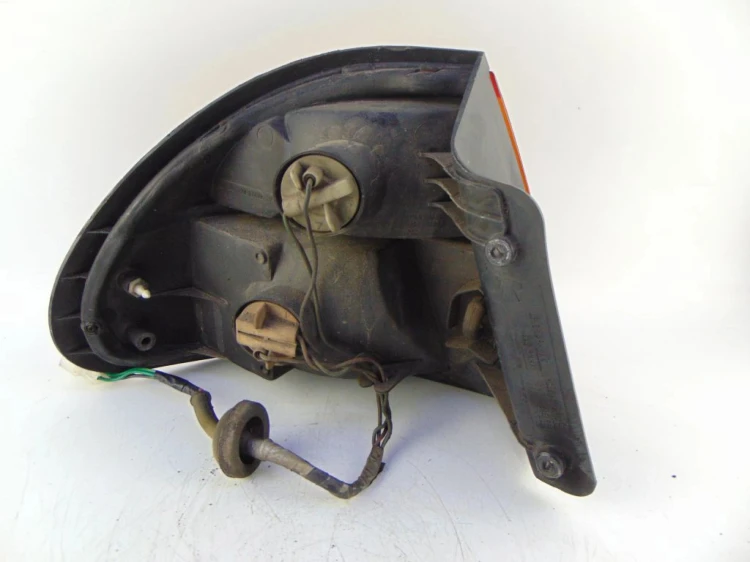 LAMPA PRAWY TYŁ MAZDA 323F (1994-1998) 1.5 16V