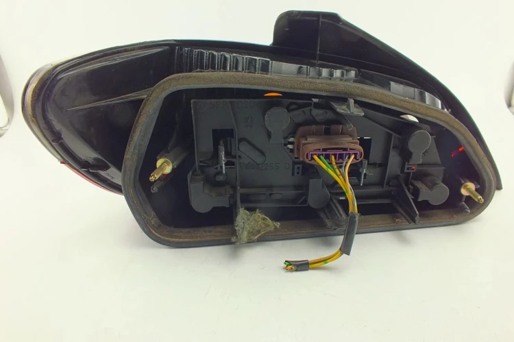 LAMPA PRAWY TYŁ PEUGEOT 406 (1995-1999) 1.8