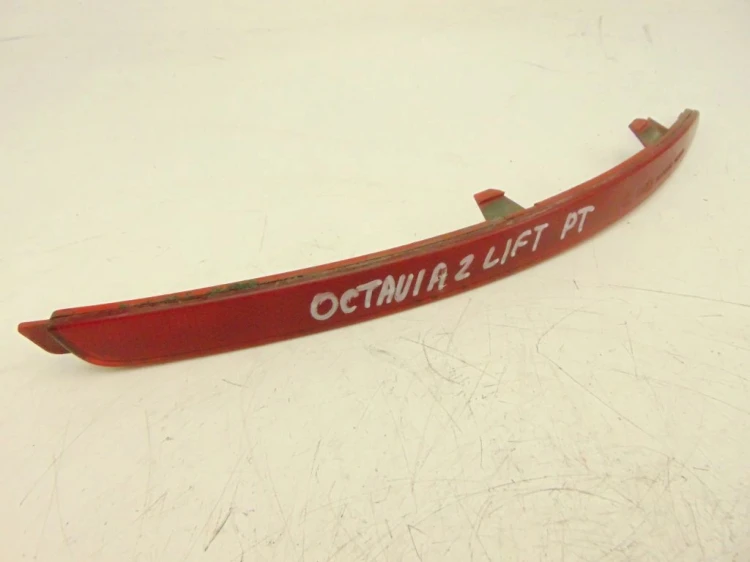 ODBLASK ZDERZAKA PRAWY TYŁ SKODA OCTAVIA II LIFT (2008-2013) 1.6 TDI 1Z0945