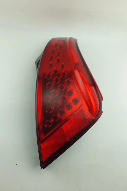 LAMPA PRAWY TYŁ NISSAN MURANO Z50 (2003-2008)