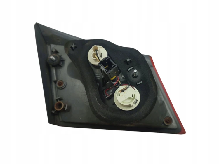 LAMPA PRAWY TYŁ W KLAPE RENAULT LATITUDE (2010-2013) 2.0 DCI 173KM 26550003