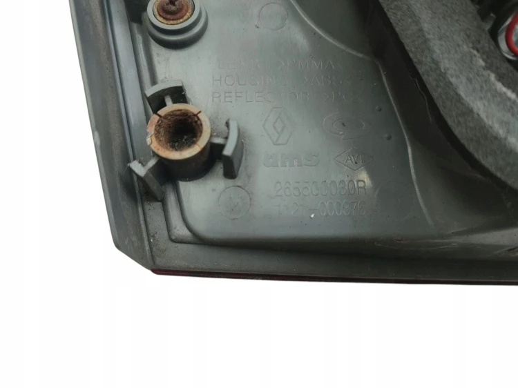 LAMPA PRAWY TYŁ W KLAPE RENAULT LATITUDE (2010-2013) 2.0 DCI 173KM 26550003