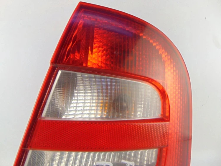 LAMPA PRAWY TYŁ SKODA FABIA I 6Y 1.2 6Y6945096B