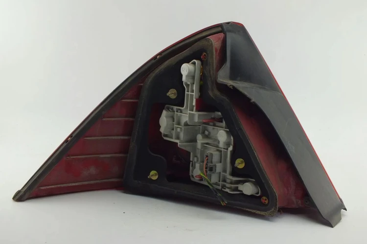 LAMPA PRAWY TYŁ FORD MONDEO MK3 (2001-2007)