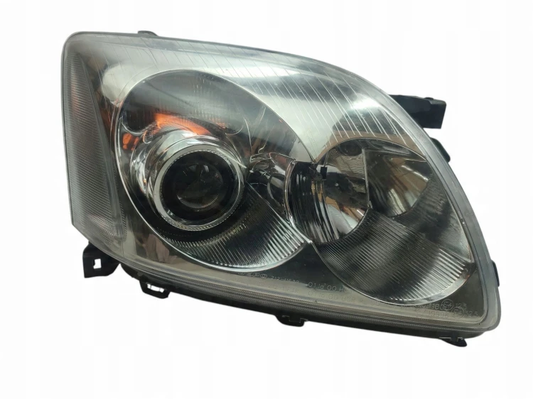 LAMPA PRAWY PRZÓD TOYOTA AVENSIS T25 (2003-2006) 2.0 D4D 116KM