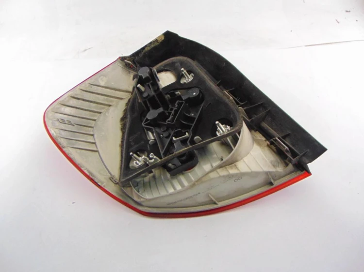 LAMPA PRAWY TYŁ BMW E87 2.0 BEN