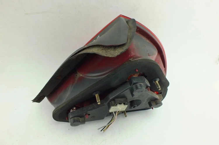 LAMPA LEWY TYŁ LANCIA LYBRA 1.9 JTD