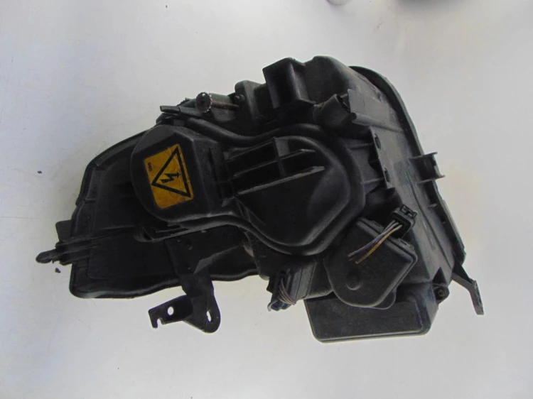 LAMPA PRAWY PRZÓD RENAULT VEL SATIS (2002-2009)