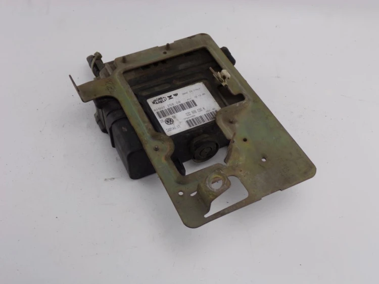 KOMPUTER STEROWNIK SILNIKA VOLKSWAGEN GOLF III 1.6 032906030K