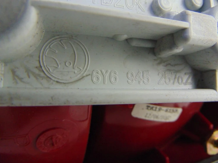 LAMPA PRAWY TYŁ SKODA FABIA I 6Y 1.2 6Y6945096B