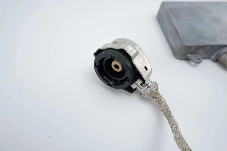 PRZETWORNICA XENON RENAULT VEL SATIS (2002-2009) 3.0 DCI 8200051260
