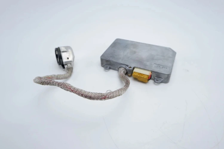 PRZETWORNICA XENON RENAULT VEL SATIS (2002-2009) 3.0 DCI 8200051260