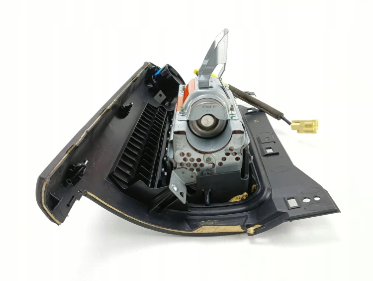 PODUSZKA PASAŻERA ZAŚLEPKA NISSAN NOTE E11 (2006-2008) 1.4 16V 88KM 682109U