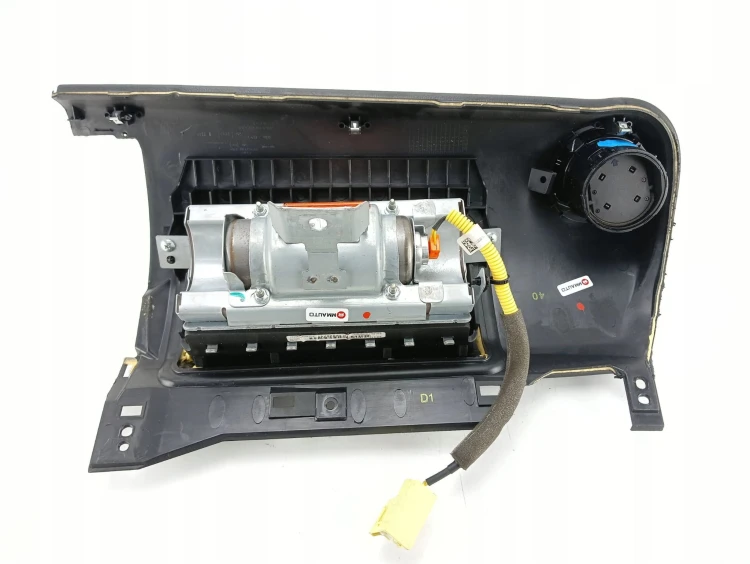PODUSZKA PASAŻERA ZAŚLEPKA NISSAN NOTE E11 (2006-2008) 1.4 16V 88KM 682109U