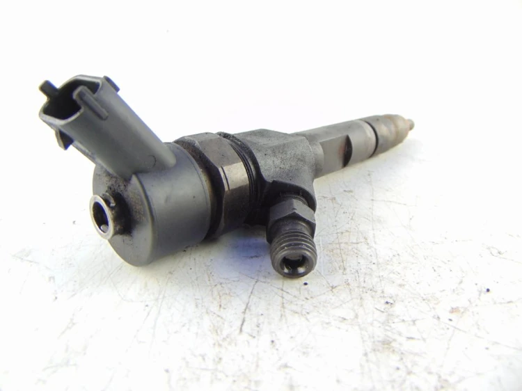 WTRYSKIWACZ RENAULT LAGUNA II LIFT (2005-2007) 1.9 DCI 8200389369