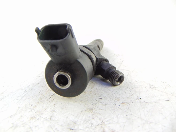 WTRYSKIWACZ RENAULT LAGUNA II LIFT (2005-2007) 1.9 DCI 8200389369