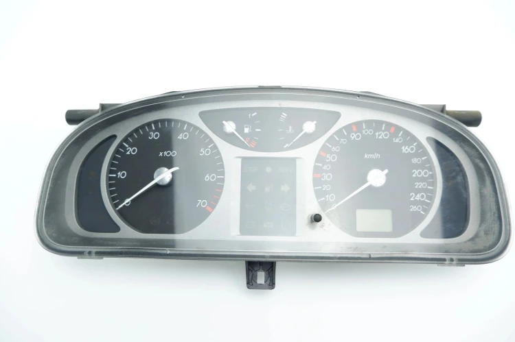LICZNIK RENAULT LAGUNA II (2001-2005) 2.0 IDE 8200170303