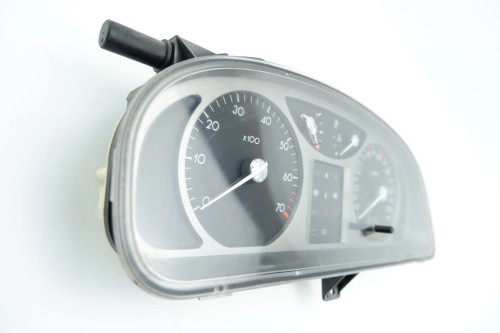 LICZNIK RENAULT LAGUNA II (2001-2005) 2.0 IDE 8200170303