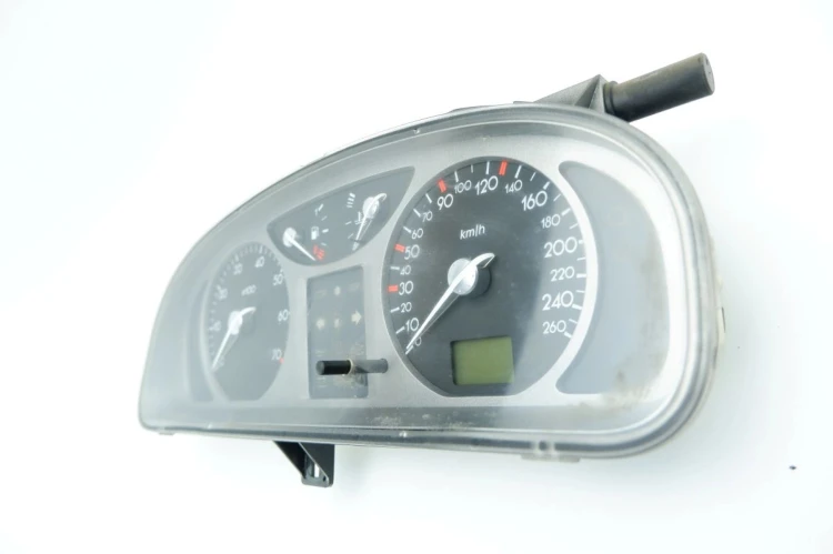 LICZNIK RENAULT LAGUNA II (2001-2005) 2.0 IDE 8200170303