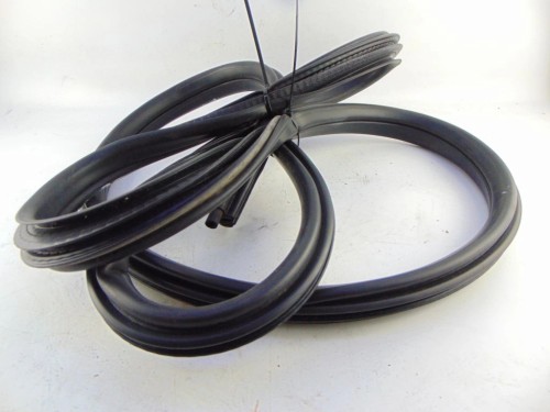 USZCZELKA DRZWI PRAWY TYŁ BMW X1 E84 (2009-2015) S-DRIVE 18d 2.0 D N47D20C