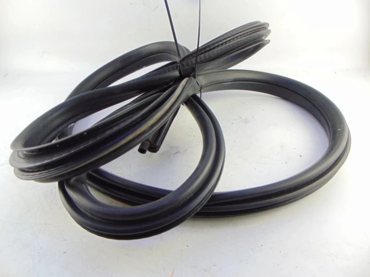 USZCZELKA DRZWI PRAWY TYŁ BMW X1 E84 (2009-2015) S-DRIVE 18d 2.0 D N47D20C