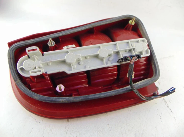 LAMPA PRAWY TYŁ SKODA FABIA I 6Y 1.2 6Y6945096B
