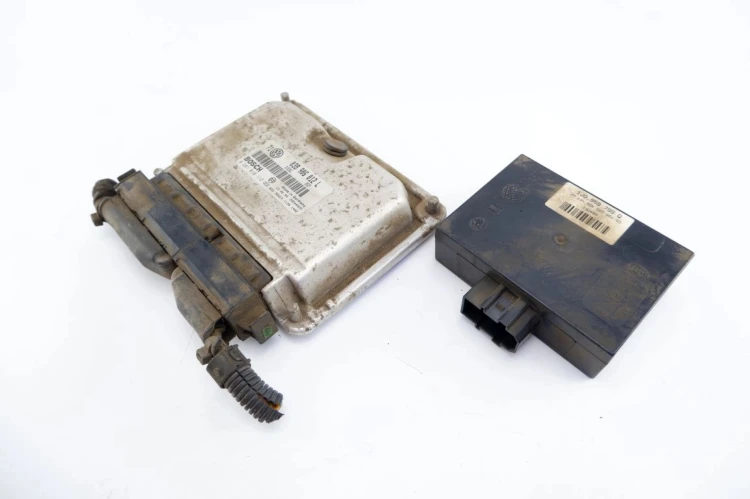 ZESTAW STARTOWY VOLKSWAGEN BORA (1998-2005) 1.9 TDI 038906012L