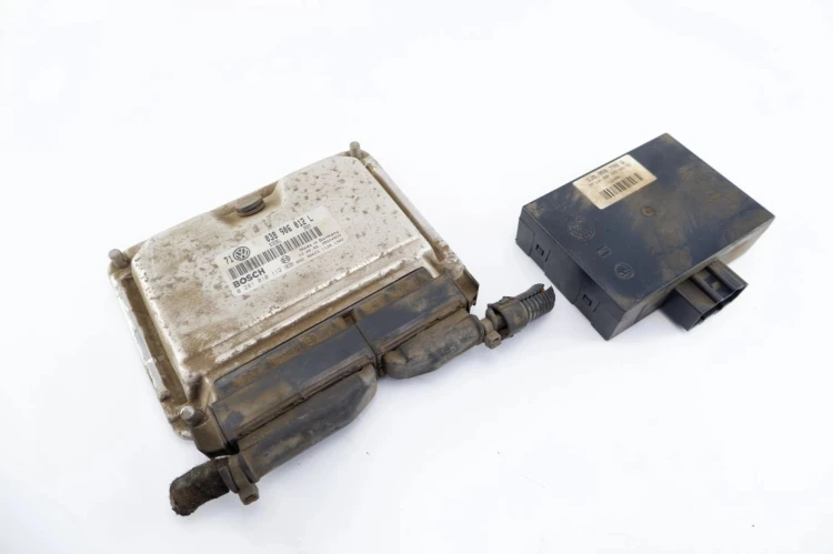 ZESTAW STARTOWY VOLKSWAGEN BORA (1998-2005) 1.9 TDI 038906012L