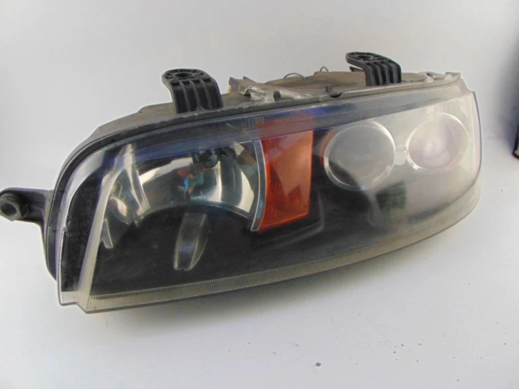 LAMPA LEWY PRZÓD FIAT PUNTO II 1.2 8V