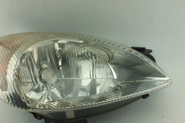 LAMPA PRAWY PRZÓD CITROEN XSARA PICASSO (1999-2004) 1.6 HDI