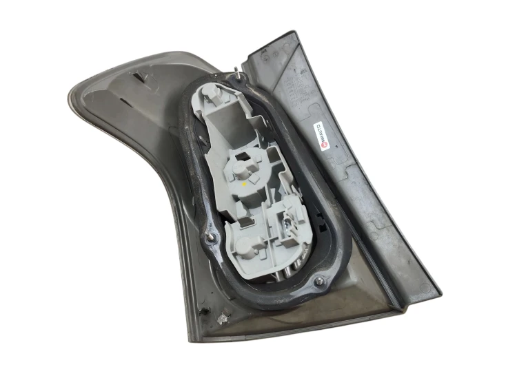 LAMPA PRAWY TYŁ TOYOTA COROLLA VERSO II (2004-2007) 2.0 D4D 116KM