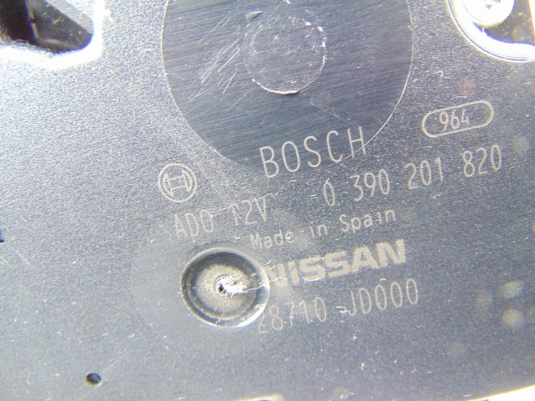 SILNICZEK WYCIERACZKI TYŁ NISSAN QASHQAI (2007-2013) 0390201820