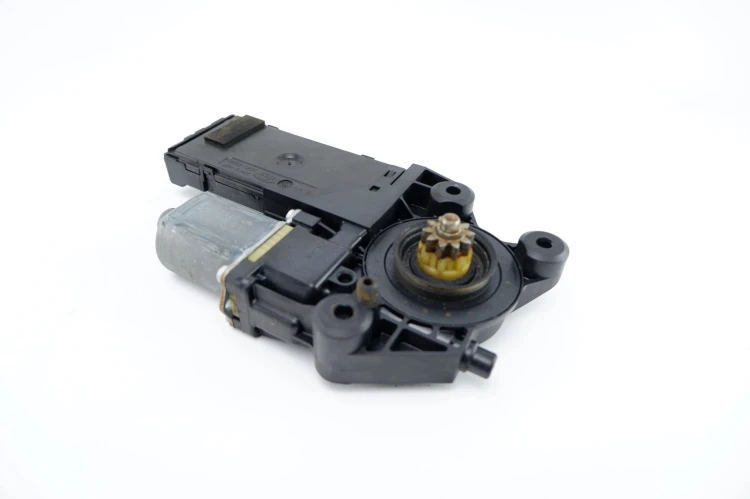 SILNICZEK SZYB LEWY PRZÓD RENAULT MEGANE III (2008-2013) 1.5 DCI 807315510R