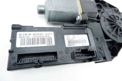 SILNICZEK SZYB LEWY PRZÓD RENAULT MEGANE III (2008-2013) 1.5 DCI 807315510R