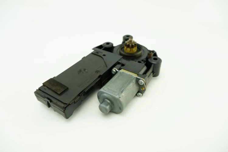 SILNICZEK SZYB LEWY PRZÓD RENAULT MEGANE III (2008-2013) 1.5 DCI 807315510R