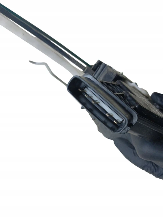 ZAMEK DRZWI PRAWY PRZÓD KIA MAGENTIS II LIFT (2008-2010) 81320-2G210