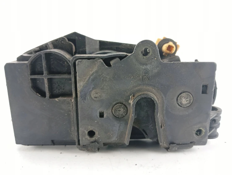 ZAMEK DRZWI PRAWY PRZÓD CADILLAC CTS I (2002-2007) 3.2 V6 218KM 12451632