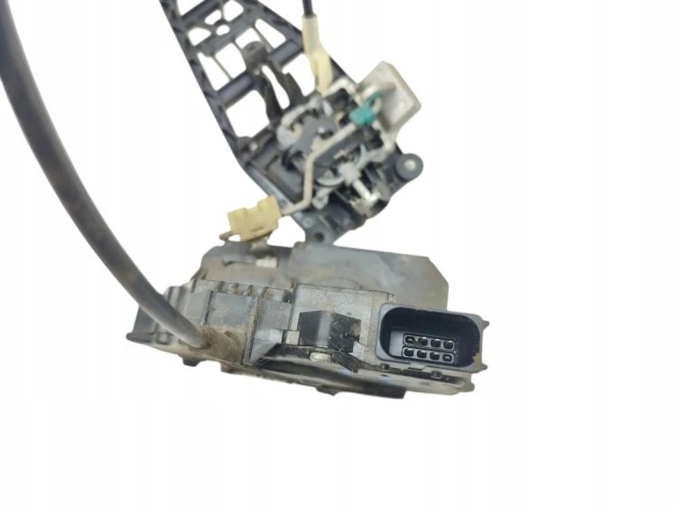 ZAMEK DRZWI PRAWY TYŁ OPEL CORSA D (2006-2011) 1.2 16V 80KM 55702905