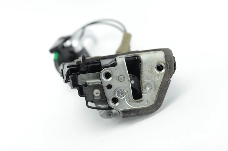ZAMEK DRZWI PRAWY TYŁ TOYOTA CAMRY VII ACV40 (2006-2011) 2.4 16V 2AZFE 4 PI