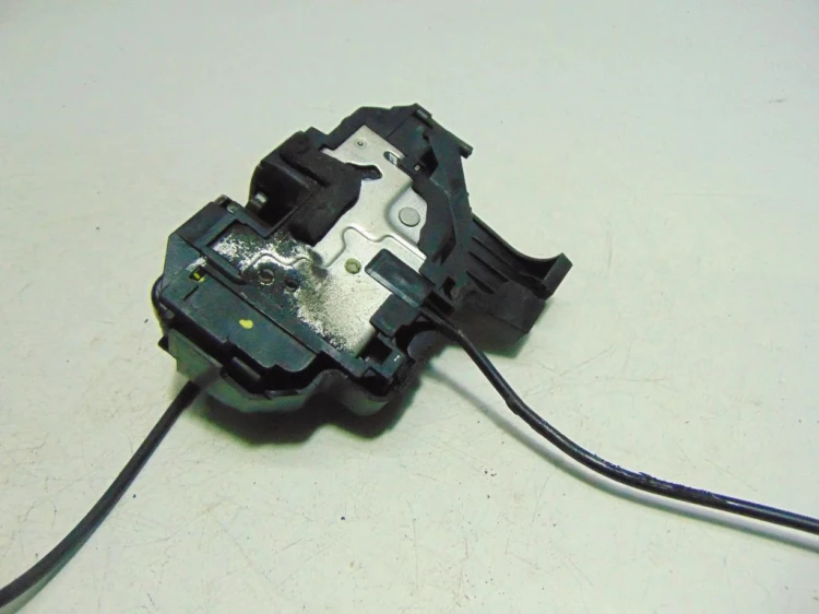 ZAMEK DRZWI PRAWY PRZÓD RENAULT LAGUNA III (2007-) 2.0 DCI