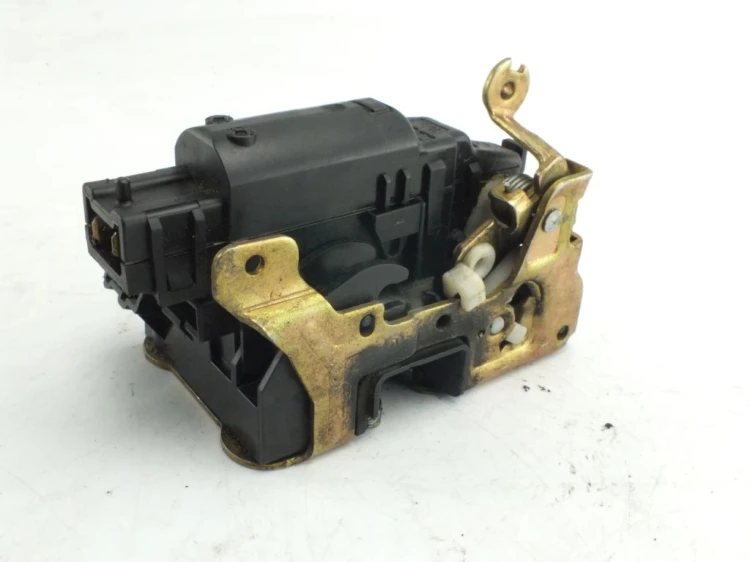 ZAMEK DRZWI PRAWY PRZÓD RENAULT KANGOO II (2003-2008) 1.5 DCI