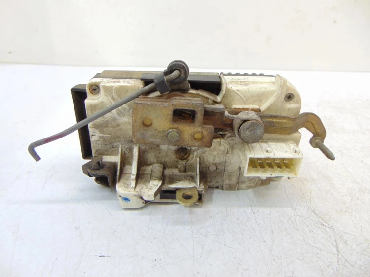 ZAMEK DRZWI PRAWY PRZÓD PEUGEOT 807 (2002-2014) 2.2 16V