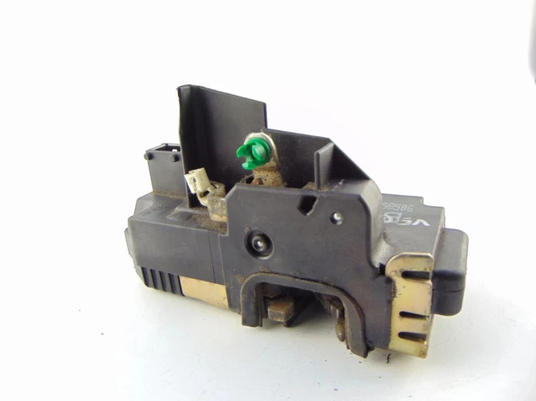 ZAMEK DRZWI LEWY PRZÓD OPEL VECTRA B 2.0 16V 90585021