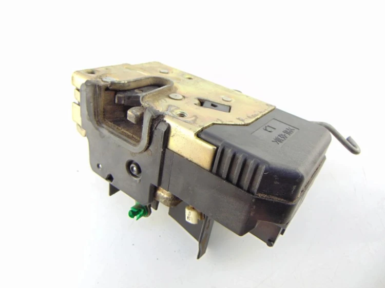 ZAMEK DRZWI LEWY PRZÓD OPEL VECTRA B 2.0 16V 90585021