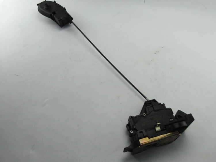 ZAMEK DRZWI PRAWY TYŁ FORD FOCUS MK1 1.6 16V
