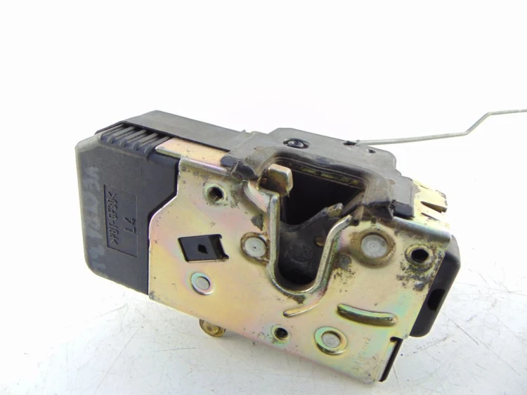 ZAMEK DRZWI LEWY PRZÓD OPEL VECTRA B 2.0 16V 90585021