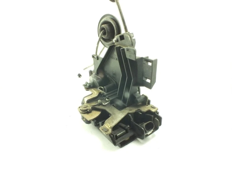 ZAMEK DRZWI PRAWY PRZÓD VOLKSWAGEN GOLF IV 1.6 SR