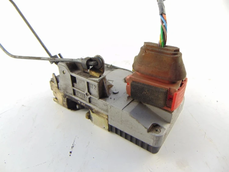 ZAMEK DRZWI PRAWY PRZÓD PEUGEOT 206 (1998-2002) 1.6 16V